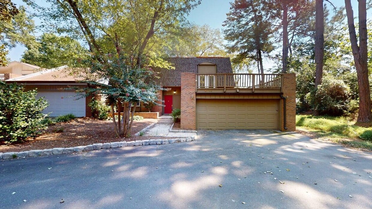 Foto principal - Rare end unit townhome in Raintree