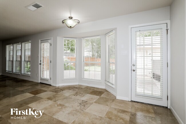 Foto del edificio - 108 N Rockfern Ct