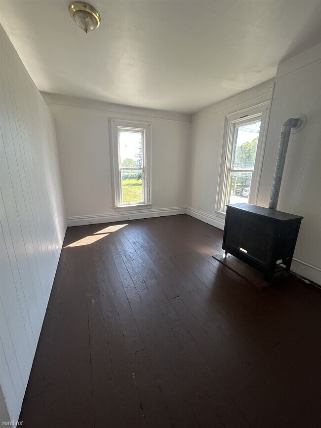 Foto del edificio - 4 br, 1 bath House - 648 South Main Street...