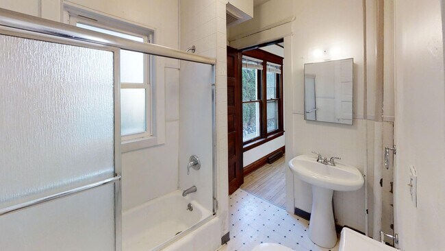 Building Photo - 5018 Tioga St