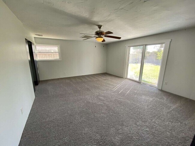 Foto del edificio - 4 bedroom ranch style hom