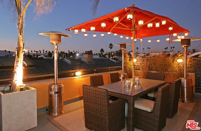 Building Photo - 2216 Main St