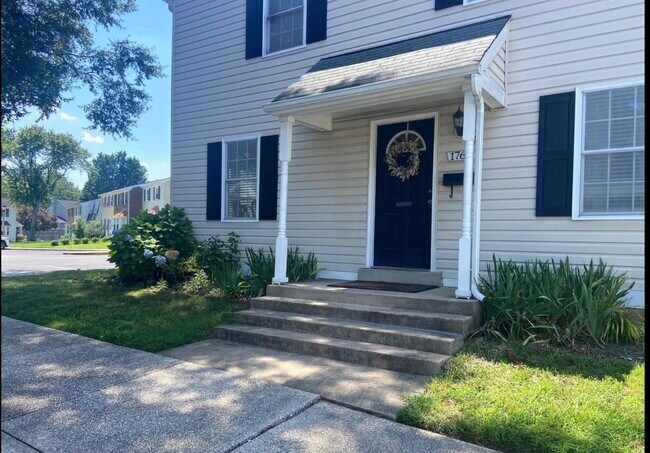 Foto del edificio - 1761 Aberdeen Cir