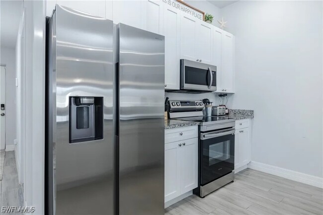 Building Photo - 335 SW 47th Terrace