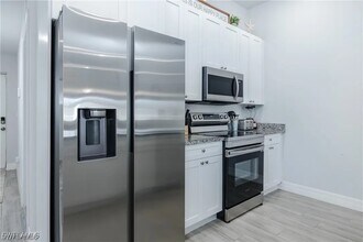 Building Photo - 333-335 SW 47th Terrace Building Photo - 333-335 SW 47th Terrace