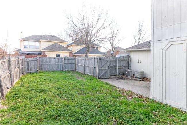 Building Photo - Spacious duplex in Garland ISD!