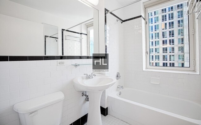 Building Photo - 420 W 42nd St