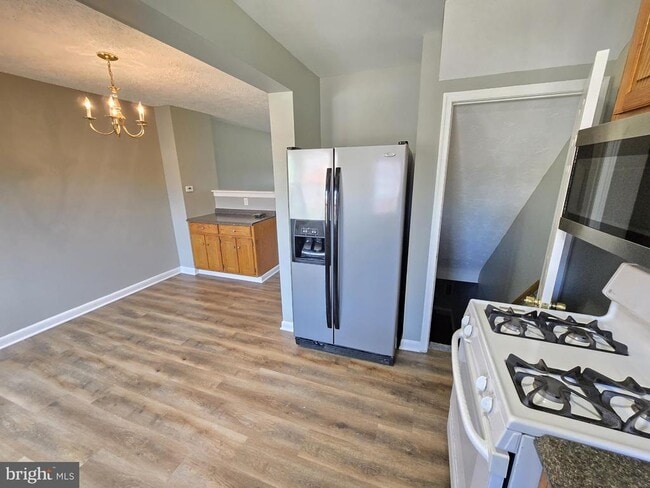 Building Photo - 2205 Redthorn Rd