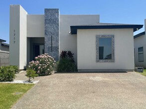 Building Photo - 1717 Fresnillo Dr
