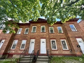 Building Photo - 34 Vliet St