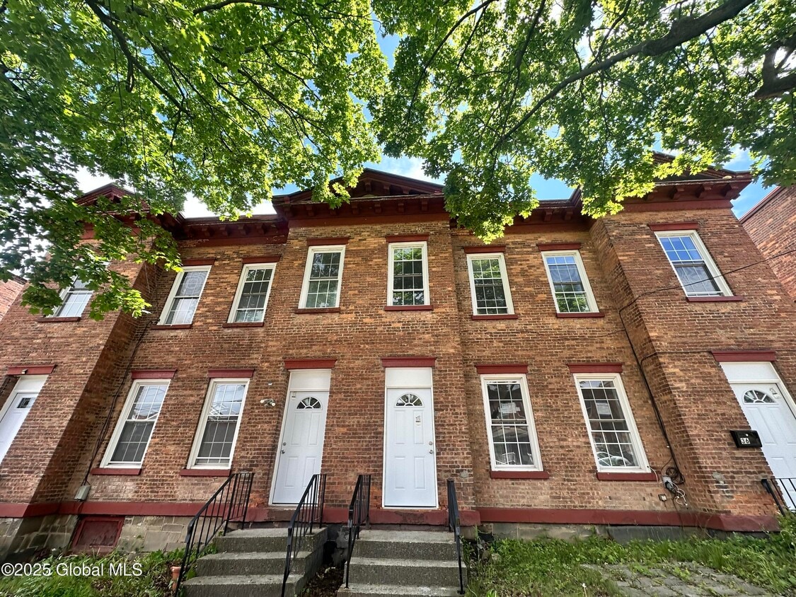 Primary Photo - 34 Vliet St
