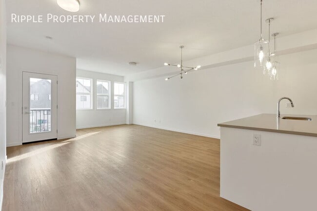 Building Photo - AMAZING BRAND NEW 2 BEDS+ DEN/ 2.5 BATHS TOWNHOUSE