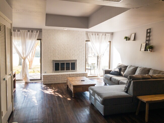 Foto del edificio - 2765 Fairway Park St