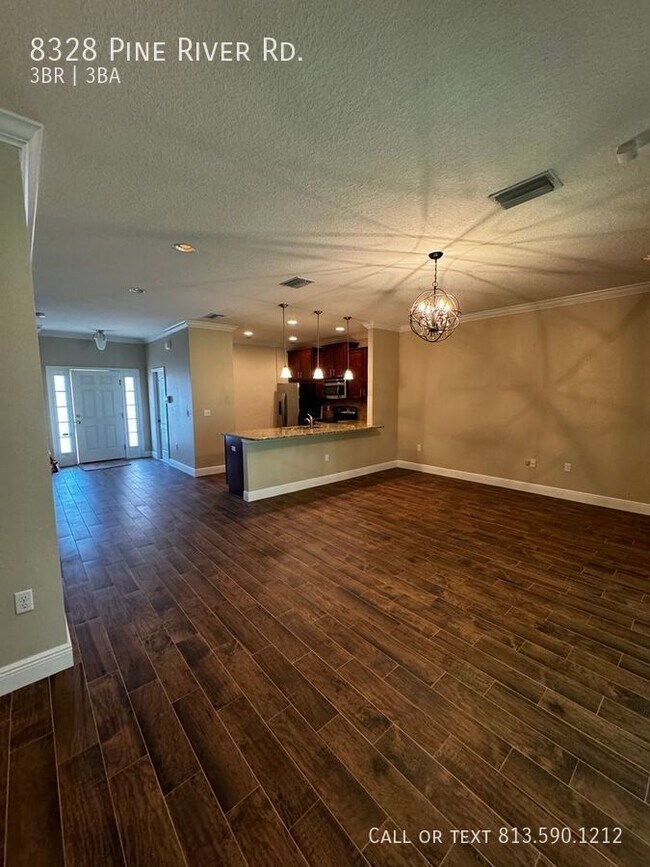 Building Photo - Beautiful and Private Town-home