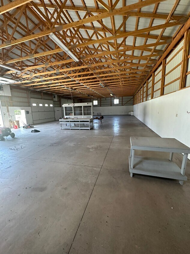 Building Photo - 709 Lake Rd