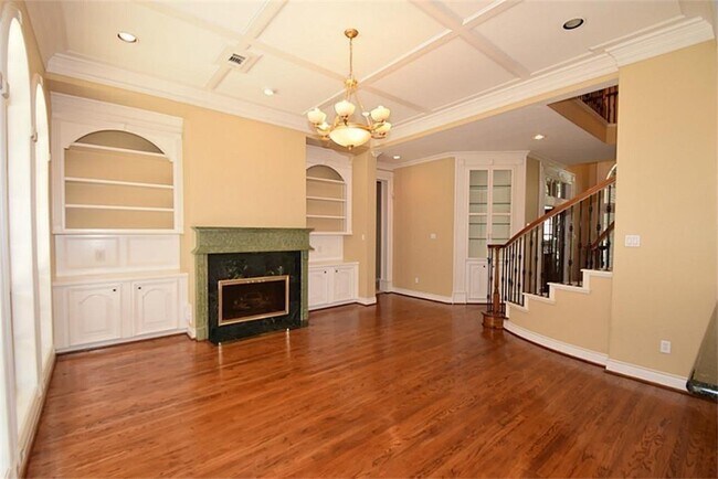 Building Photo - 9307 Shady Ln Cir