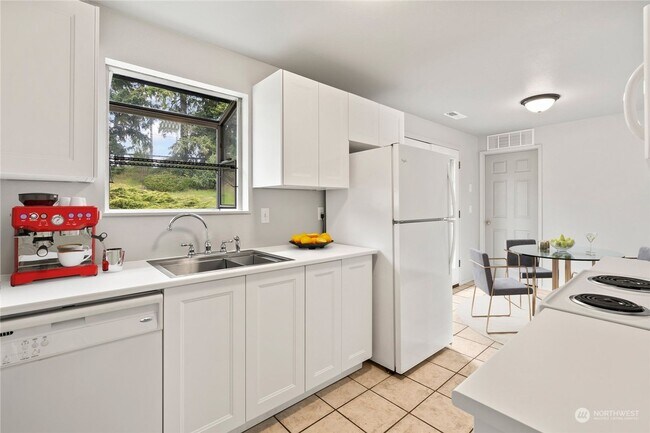 Foto del edificio - CLICK "REQUEST A TOUR" NOW!