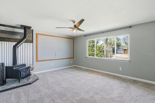 Foto del edificio - $2,040.95, 3-bed, 2-bathroom located in Colorado Springs with a large backyard