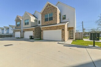 Building Photo - 308 Queen Sude Ln