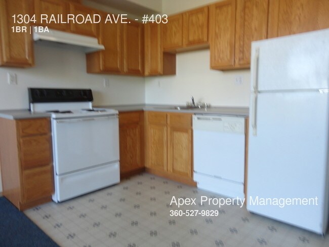 Building Photo - 1304 RAILROAD Ave
