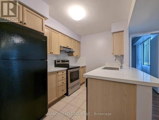 Photo du bâtiment - 2275 Bur Oak Ave