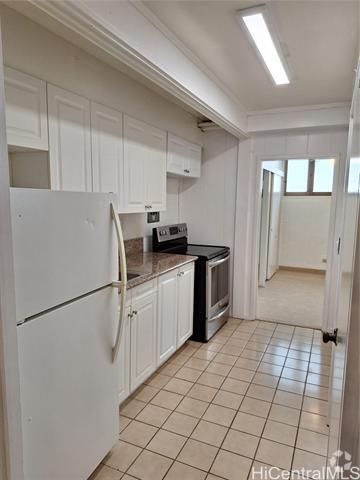 Building Photo - 1700 Makiki St
