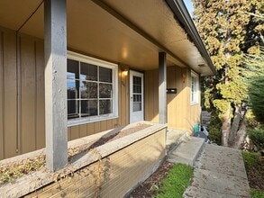 Building Photo - 706 S 20th Ave