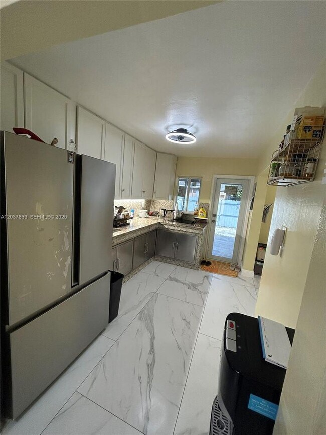 Foto del edificio - 5157 NE 5th Ave