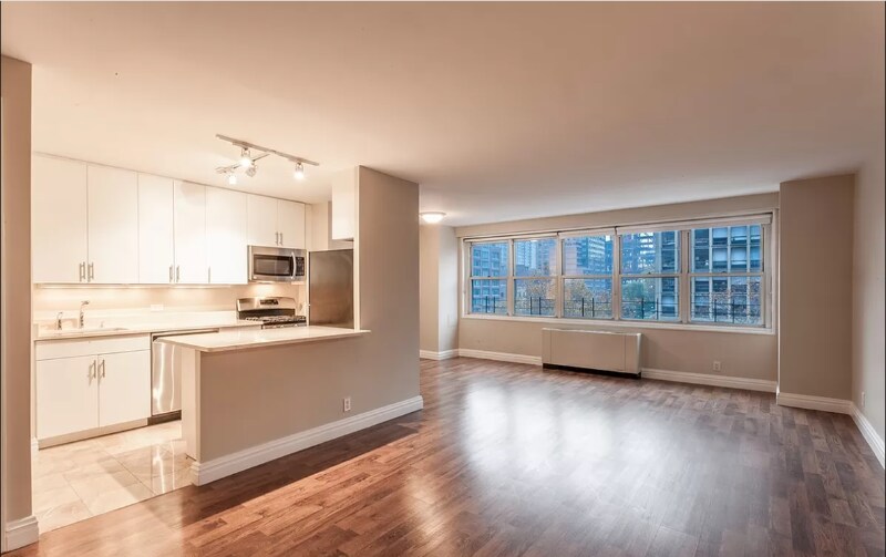 Foto principal - 245 E 32nd St