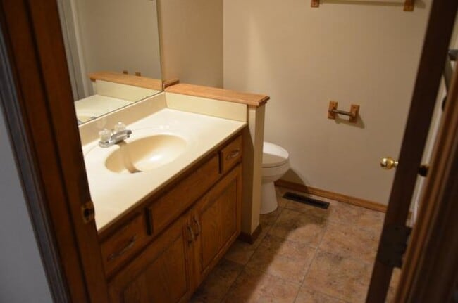 Building Photo - 404 Pace Ct