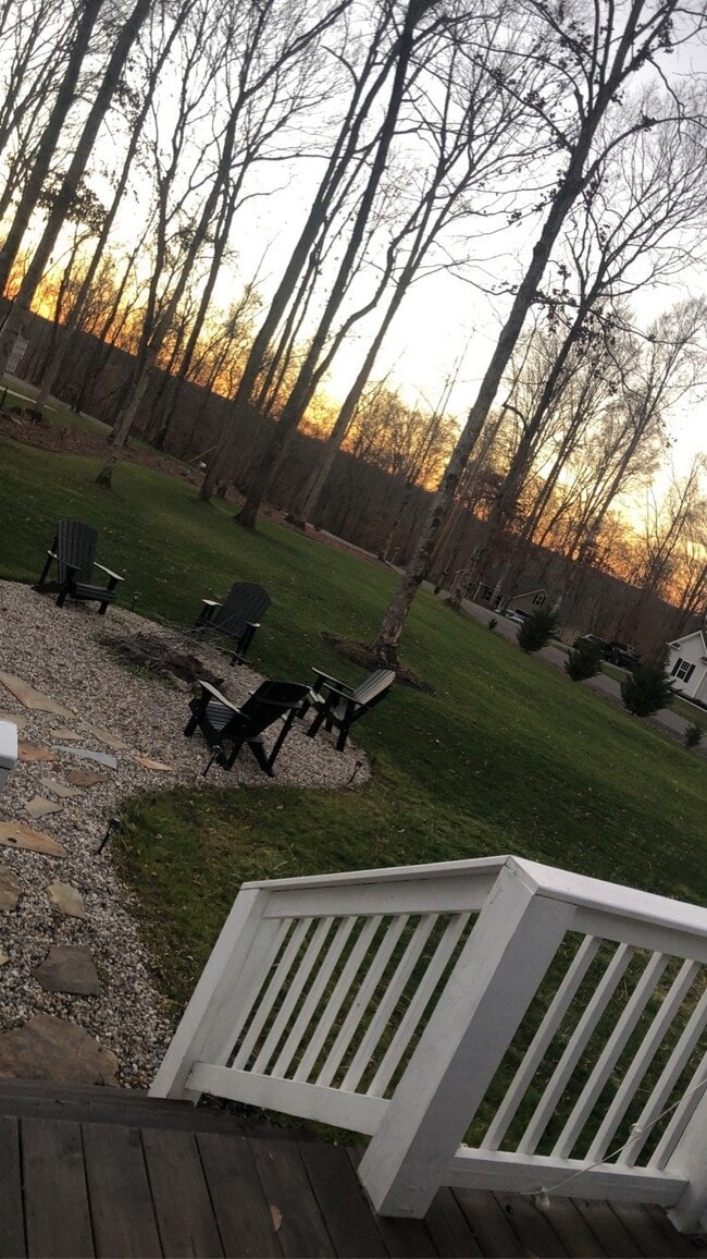 Foto del edificio - 300 Clancey Ln