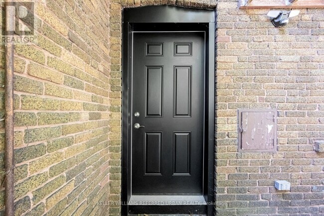 Photo du bâtiment - 2556 Lake Shore Blvd W