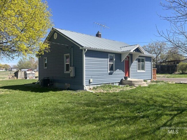 Building Photo - 216 10th Ave E