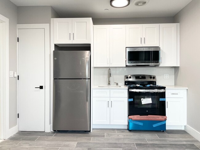 Building Photo - 681 Dumont Ave