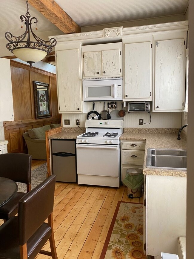 Building Photo - Cozy Home in Downtown Glenwood Springs