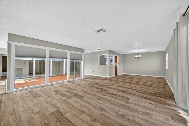 Foto del edificio - 10402 Gulfstream Ln