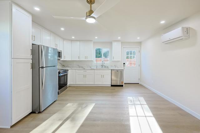 Foto del edificio - 5740 Midwick St
