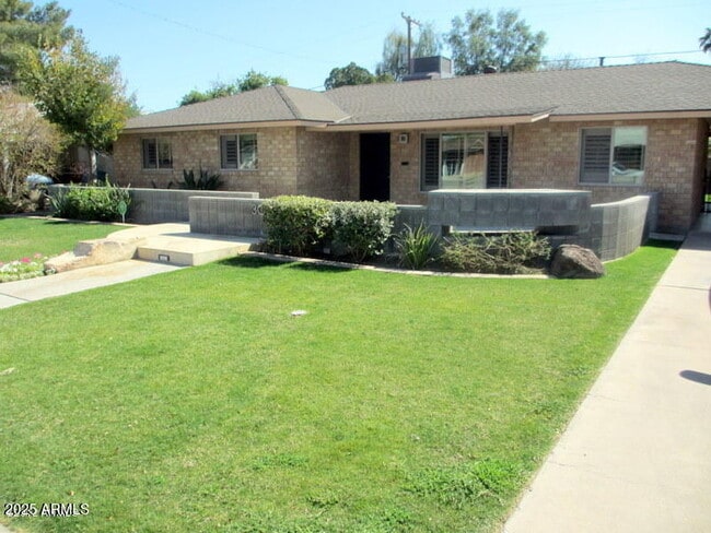 Building Photo - 3015 E Montecito Ave