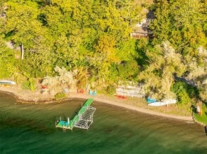 Building Photo - 1519 S Lake Rd