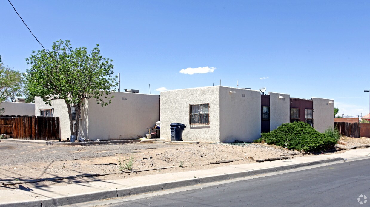 Foto del edificio - 6005 Fortuna Rd NW