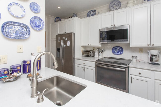 1BR, 1BA - 900SF - Saint Anne's Terrace Senior Living