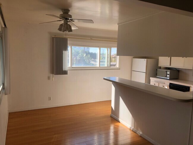 Foto del edificio - 8315 W Manchester Ave
