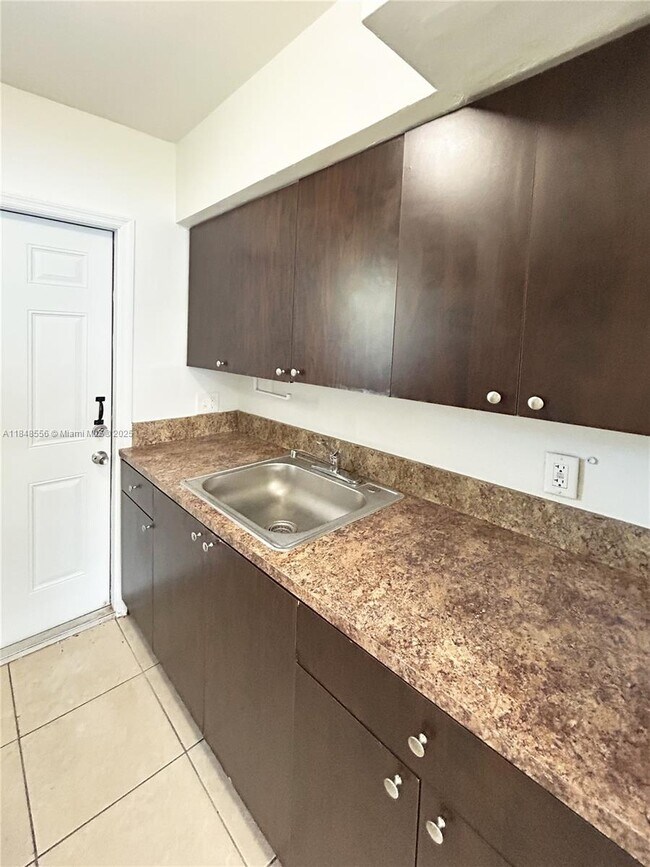 Foto del edificio - 1255 SW 6th St