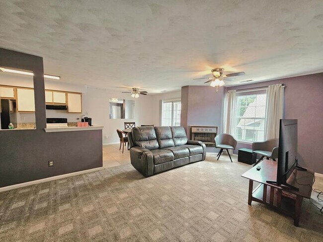Building Photo - 1036 Pebblewood Dr