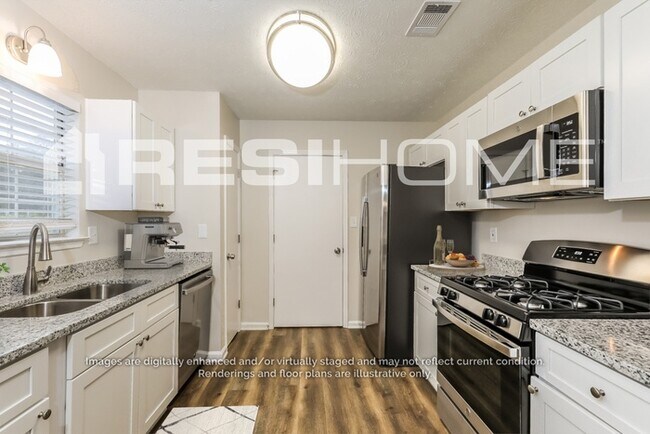 Building Photo - 165 Forest Pl