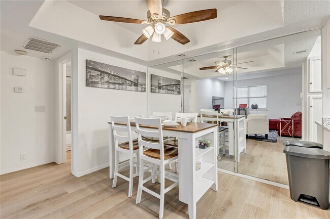 Foto del edificio - 11409 Springhollow Rd