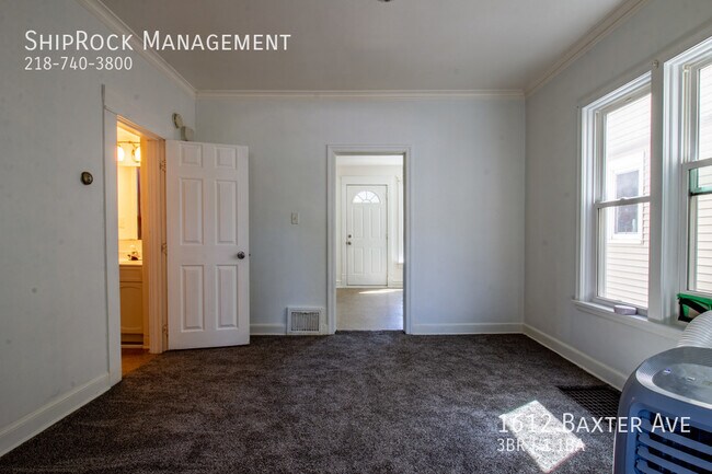 Foto del edificio - 1612 Baxter Ave