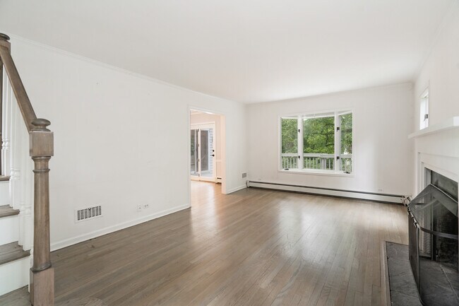 Building Photo - 17 Southminster Dr