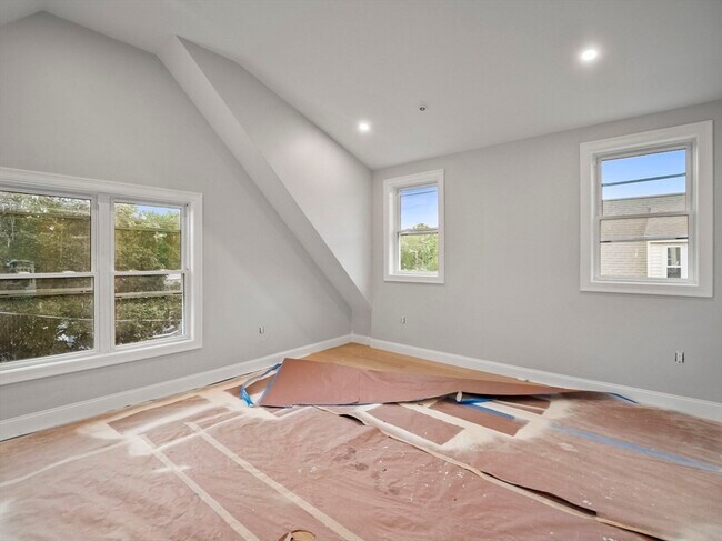 Building Photo - 206 Byron St
