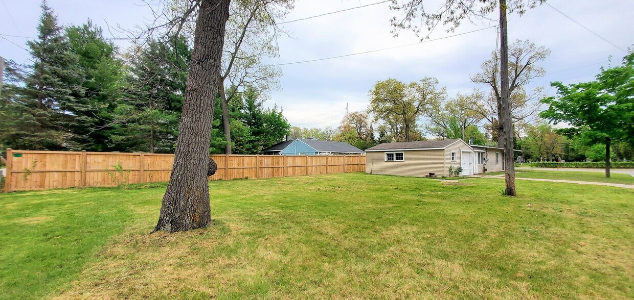 Primary Photo - Awesome 3 Bedroom Single Family Home for R...